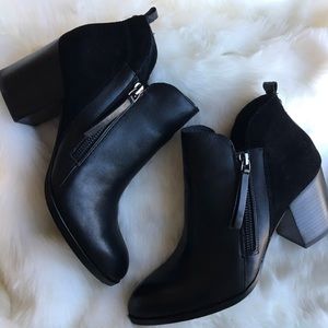 Donald J Pliner Edyn Black Zip Booties Sz 6.5